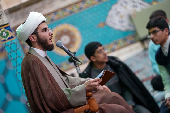 تصاویر/  حضور طلاب روزه‌ دار در امامزاده سیدجعفر محمد علیه‌السلام یزد