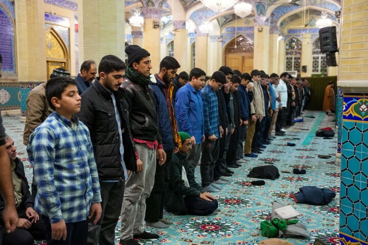 تصاویر/  حضور طلاب روزه‌ دار در امامزاده سیدجعفر محمد علیه‌السلام یزد