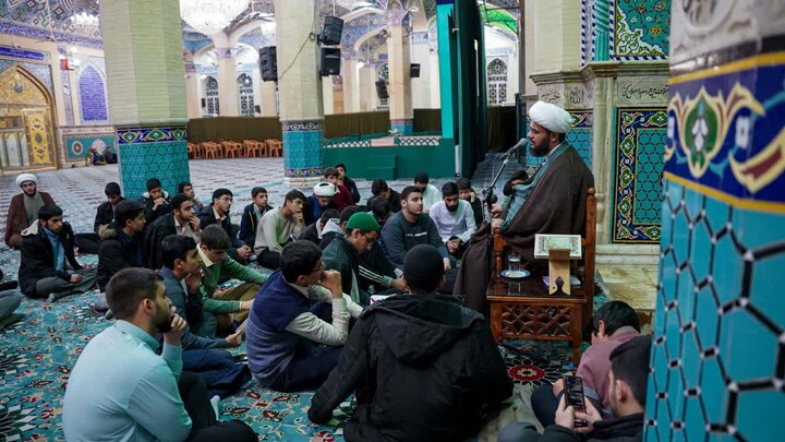 تصاویر/  حضور طلاب روزه‌ دار در امامزاده سیدجعفر محمد علیه‌السلام یزد