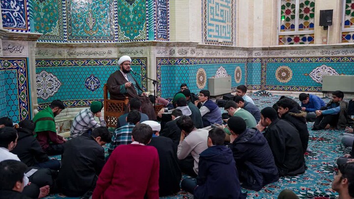 تصاویر/  حضور طلاب روزه‌ دار در امامزاده سیدجعفر محمد علیه‌السلام یزد
