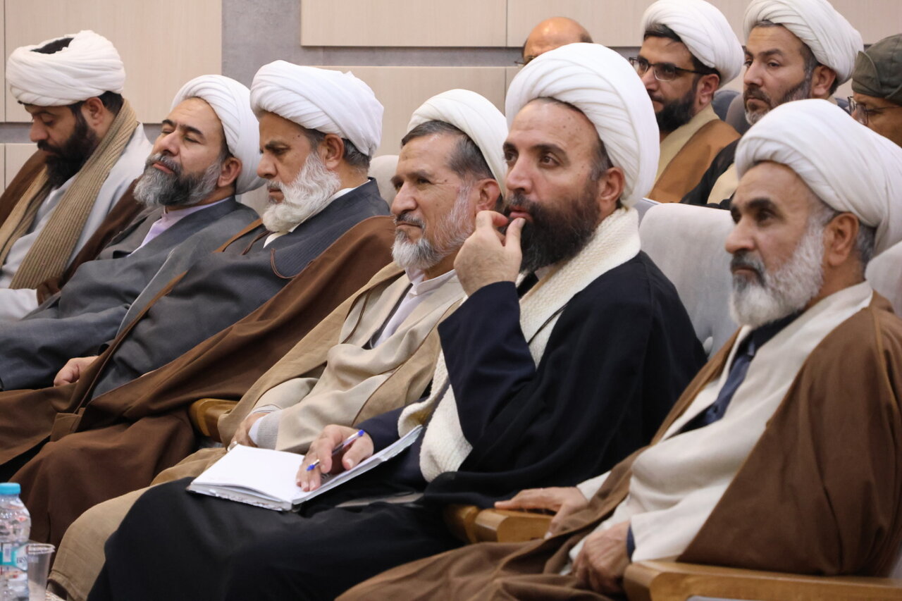 ارتباط حوزه و دانشگاه برای حل مسائل جامعه مورد توجه باشد