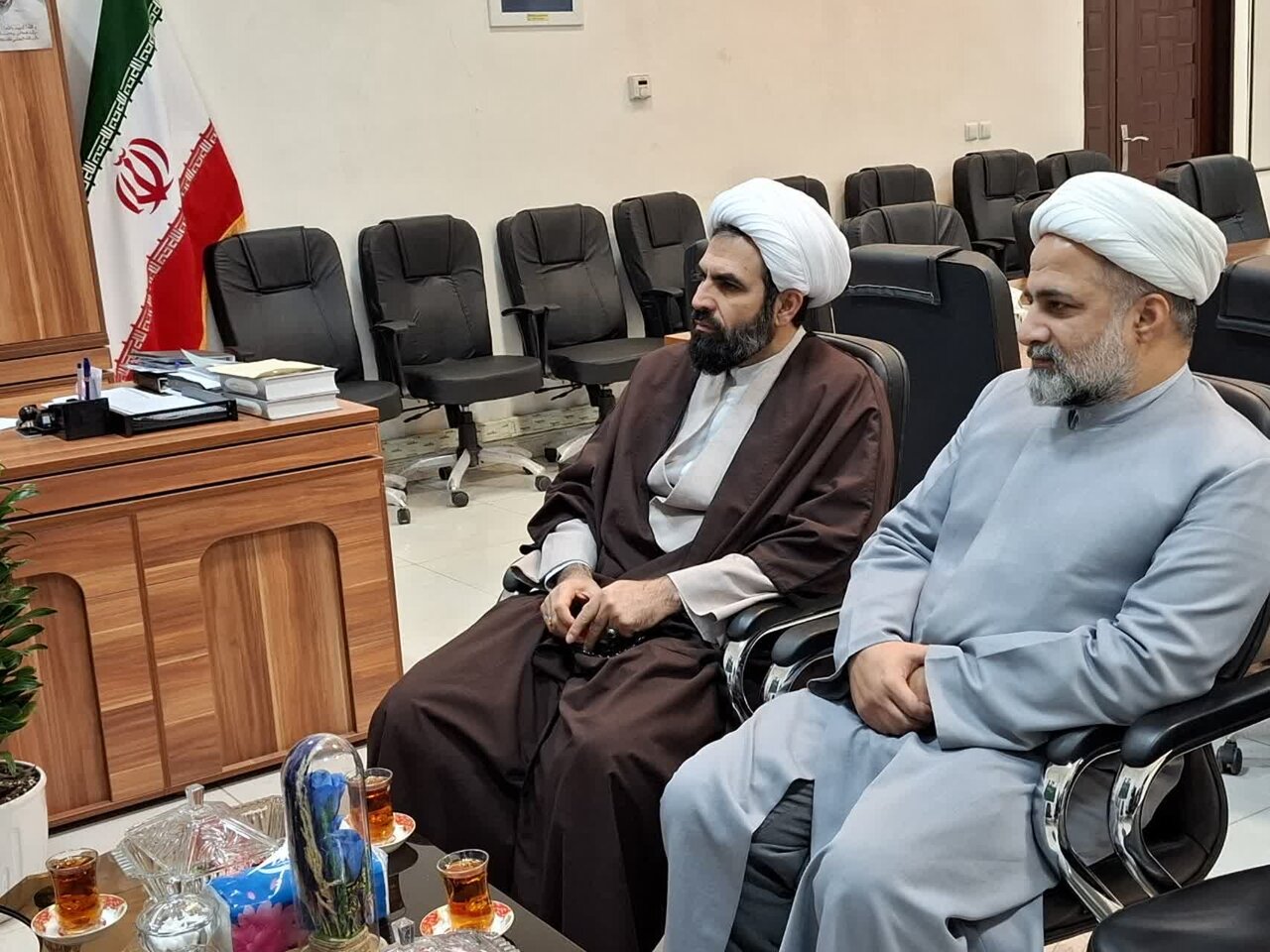 راه‌های گسترش همکاری‌های فرهنگی حوزه علمیه و شهرداری رشت بررسی شد + عکس
