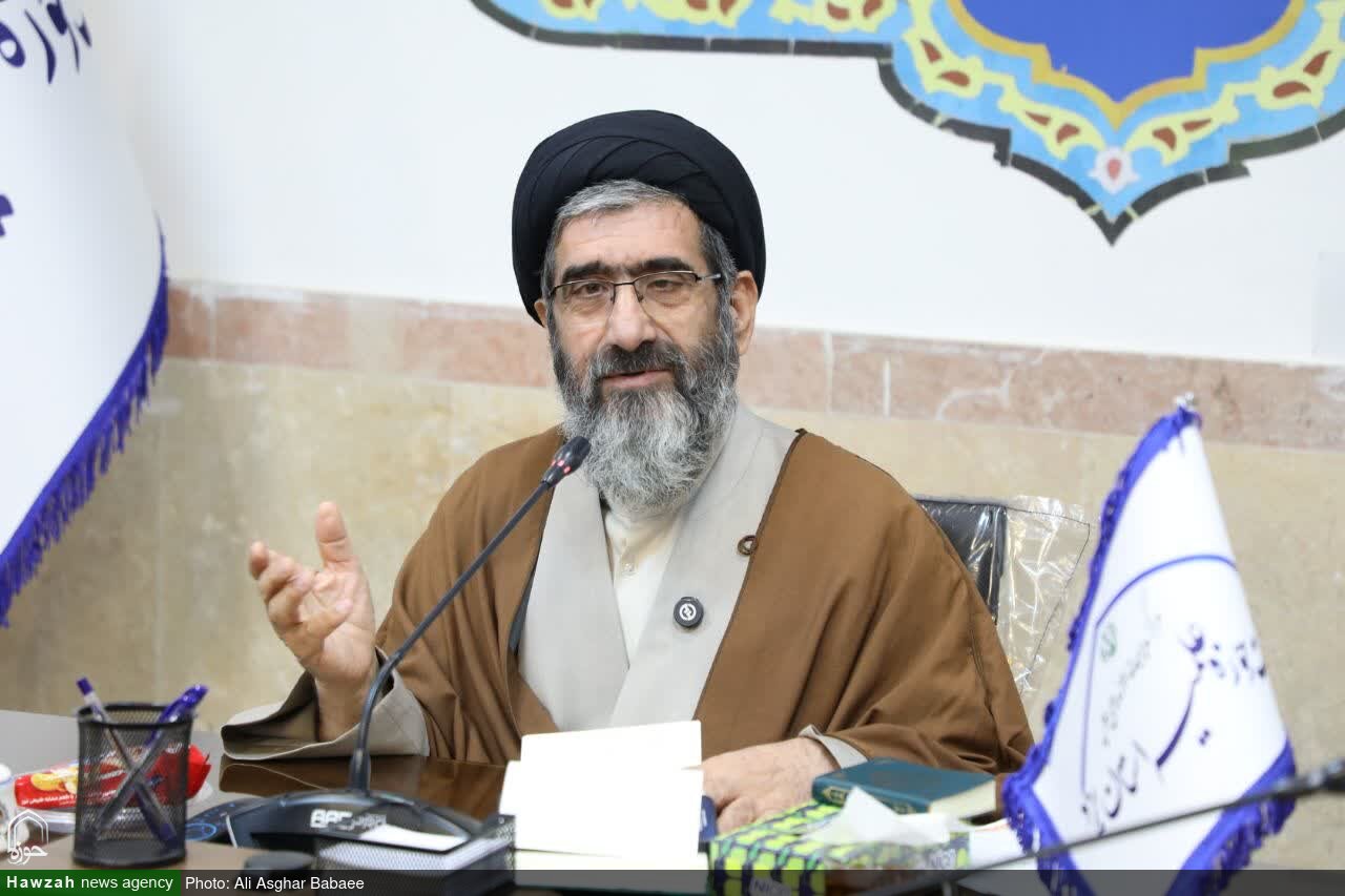 تصاویر/ جلسه بصیرتی با موضوع نقد قرآن بسندگی ویژه کادر مدارس یزد