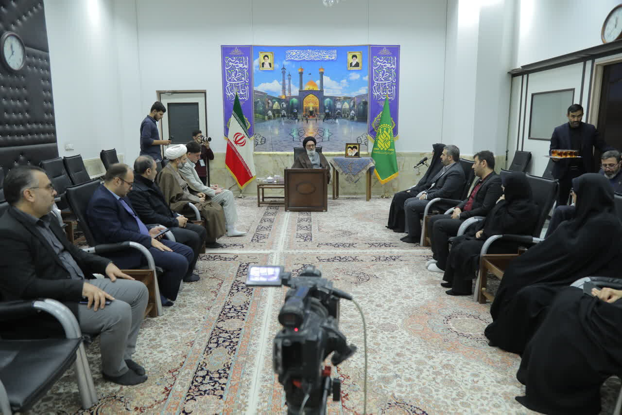 مسئولیت‌های فرهنگی به افراد اندیشمند و آگاه سپرده شود