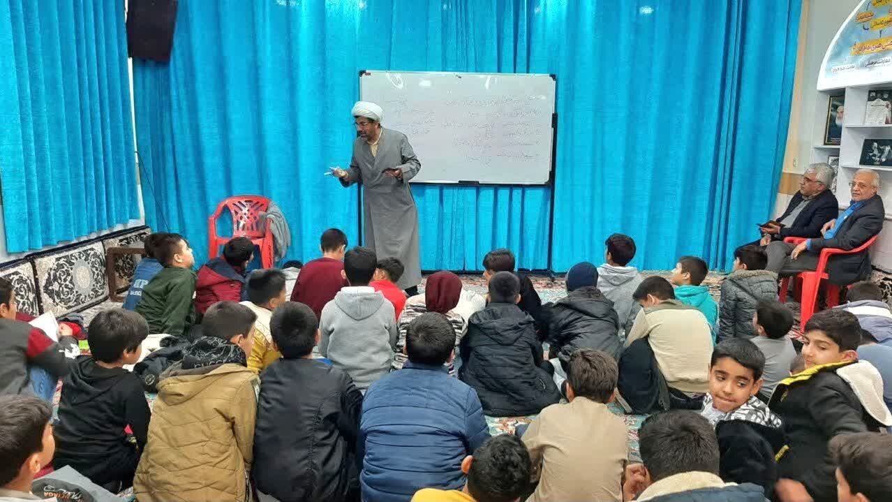 آشنایی نوجوانان مکتب المهدی (عج) آران و بیدگل با روش های قرآن شناسی +عکس