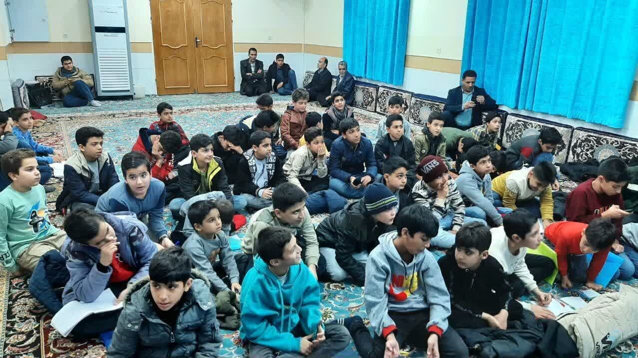 آشنایی نوجوانان مکتب المهدی (عج) آران و بیدگل با روش های قرآن شناسی +عکس