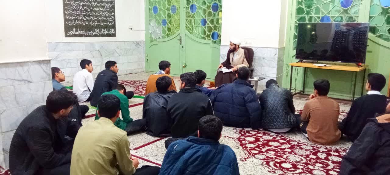 جلسه هفتگی درس اخلاق «پای درس اخلاق امام» با تدریس حجت‌الاسلام والمسلمین نصیری در حوزه علمیه قائمیه شهرستان بم.