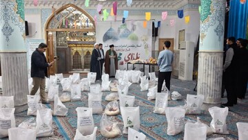 فیلم | توزیع ۳۰۰ بسته معیشتی بین خانواده های نیازمند در شب یلدا