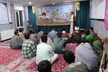 آیین پرده‌خوانی در مدرسه علمیه مهدی موعود(عج) کبودراهنگ برگزار شد+عکس