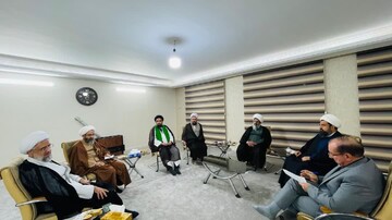 نشست مشترک ائمه جمعه غرب استان البرز با نماینده مجلس شورای اسلامی برگزار شد