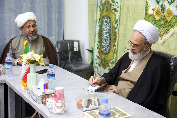 تصاویر/ نشست صمیمی طلاب و اساتید مدرسه علمیه خاتم الانبیاء (ص) با آیت الله اعرافی