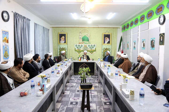 تصاویر/ نشست صمیمی طلاب و اساتید مدرسه علمیه خاتم الانبیاء (ص) با آیت الله اعرافی