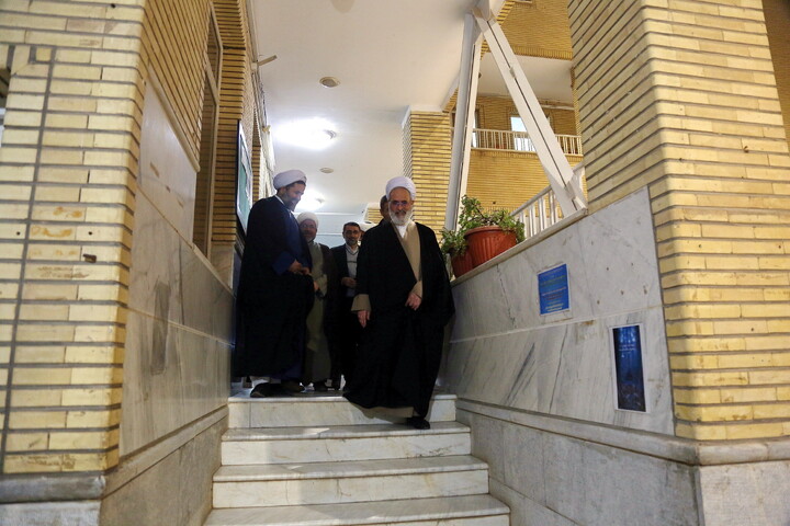 تصاویر/ نشست صمیمی طلاب و اساتید مدرسه علمیه خاتم الانبیاء (ص) با آیت الله اعرافی