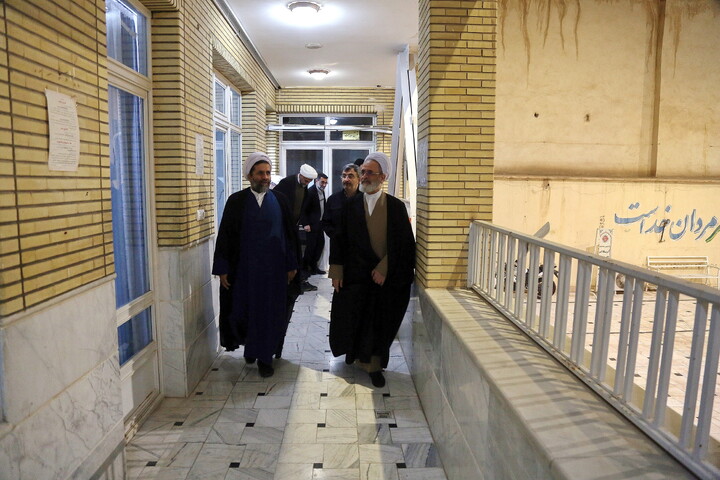 تصاویر/ نشست صمیمی طلاب و اساتید مدرسه علمیه خاتم الانبیاء (ص) با آیت الله اعرافی