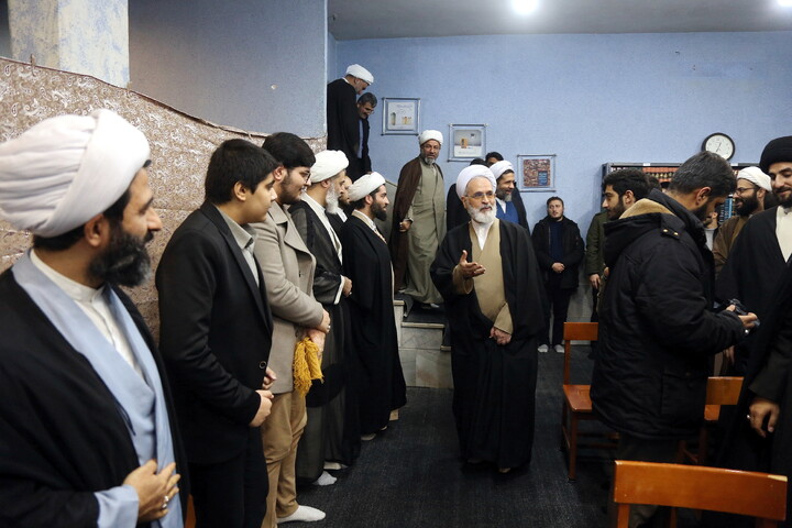 تصاویر/ نشست صمیمی طلاب و اساتید مدرسه علمیه خاتم الانبیاء (ص) با آیت الله اعرافی