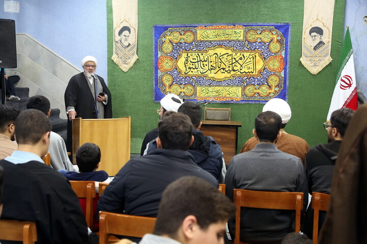 تصاویر/ نشست صمیمی طلاب و اساتید مدرسه علمیه خاتم الانبیاء (ص) با آیت الله اعرافی