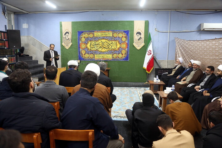 تصاویر/ نشست صمیمی طلاب و اساتید مدرسه علمیه خاتم الانبیاء (ص) با آیت الله اعرافی