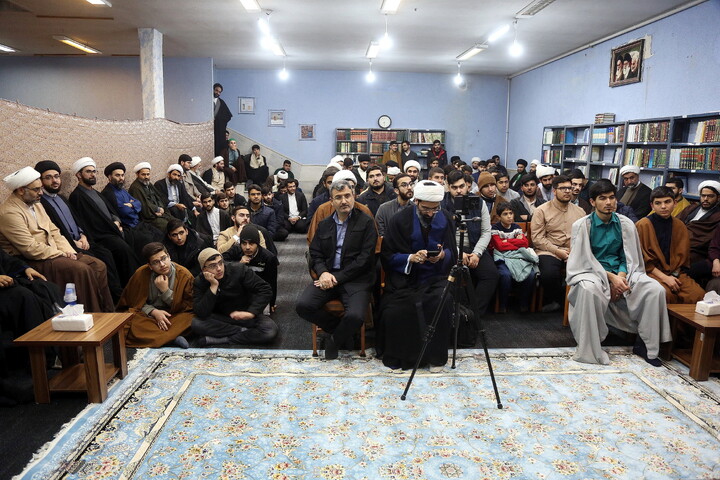 تصاویر/ نشست صمیمی طلاب و اساتید مدرسه علمیه خاتم الانبیاء (ص) با آیت الله اعرافی