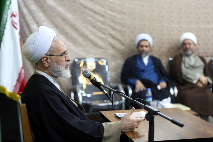 تصاویر/ نشست صمیمی طلاب و اساتید مدرسه علمیه خاتم الانبیاء (ص) با آیت الله اعرافی