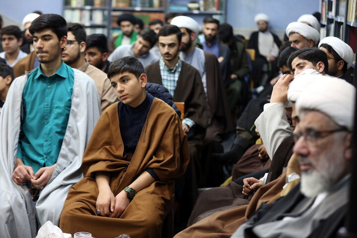 تصاویر/ نشست صمیمی طلاب و اساتید مدرسه علمیه خاتم الانبیاء (ص) با آیت الله اعرافی