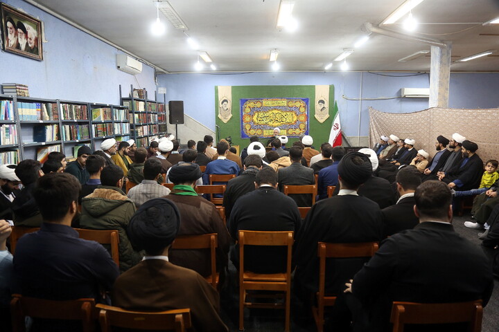 تصاویر/ نشست صمیمی طلاب و اساتید مدرسه علمیه خاتم الانبیاء (ص) با آیت الله اعرافی