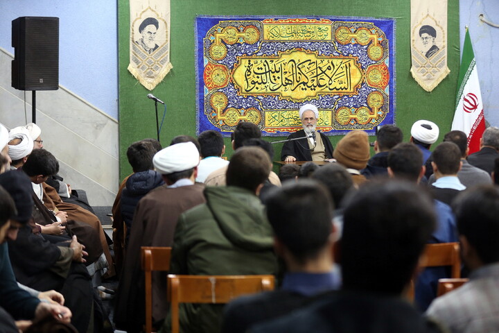 تصاویر/ نشست صمیمی طلاب و اساتید مدرسه علمیه خاتم الانبیاء (ص) با آیت الله اعرافی