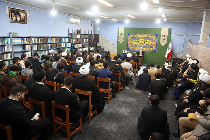 تصاویر/ نشست صمیمی طلاب و اساتید مدرسه علمیه خاتم الانبیاء (ص) با آیت الله اعرافی