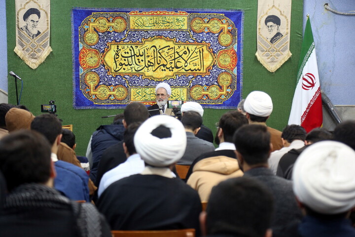 تصاویر/ نشست صمیمی طلاب و اساتید مدرسه علمیه خاتم الانبیاء (ص) با آیت الله اعرافی