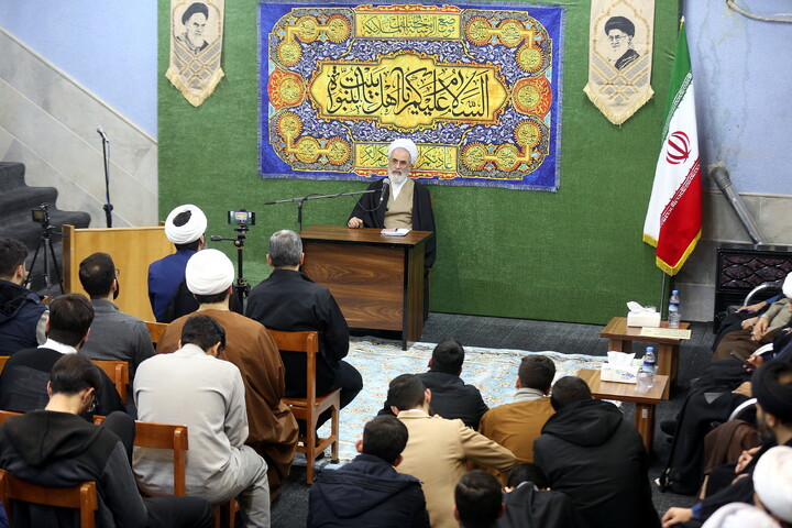 تصاویر/ نشست صمیمی طلاب و اساتید مدرسه علمیه خاتم الانبیاء (ص) با آیت الله اعرافی