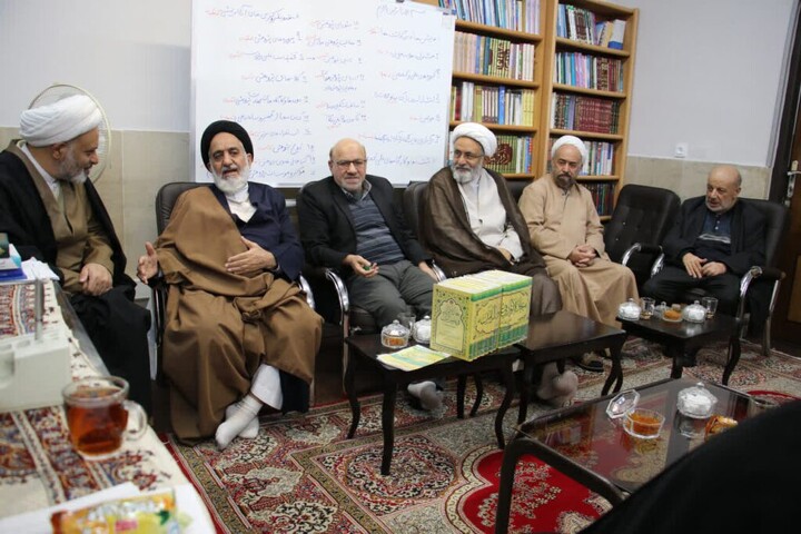 تصاویر|دیدار مولف کتاب «موسوعه بحارالانوار فی علوم‌ القرآن» با جانشین مدیر حوزه علمیه اصفهان