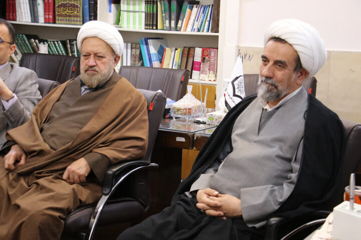 تصاویر|دیدار مولف کتاب «موسوعه بحارالانوار فی علوم‌ القرآن» با جانشین مدیر حوزه علمیه اصفهان