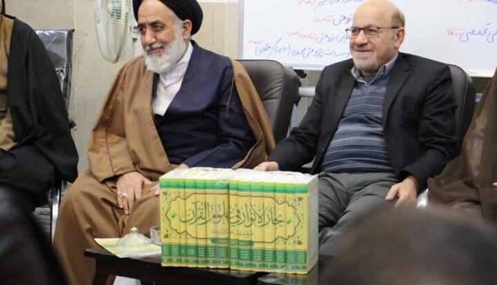 تصاویر|دیدار مولف کتاب «موسوعه بحارالانوار فی علوم‌ القرآن» با جانشین مدیر حوزه علمیه اصفهان