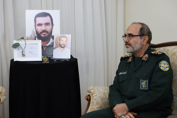 تصاویر/ دیدار سردار وحیدی با خانواده شهید سپهبد حاج حسین سلامی