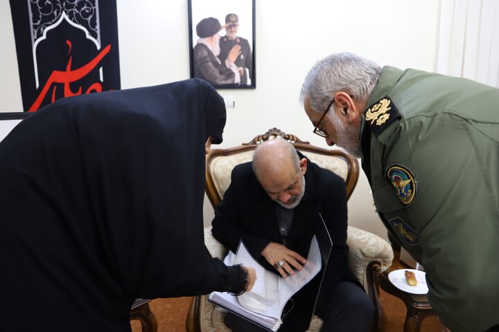 تصاویر/ دیدار سردار وحیدی با خانواده شهید سپهبد حاج حسین سلامی