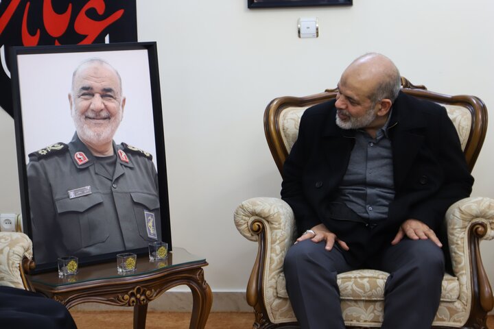 تصاویر/ دیدار سردار وحیدی با خانواده شهید سپهبد حاج حسین سلامی