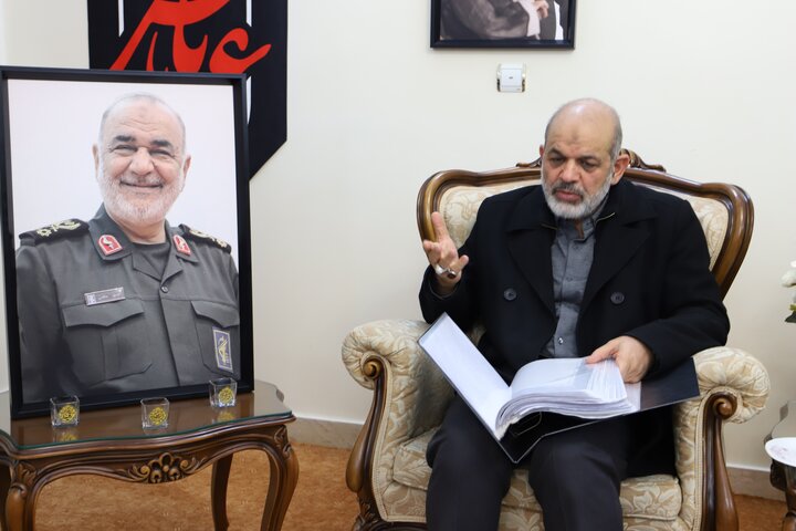 تصاویر/ دیدار سردار وحیدی با خانواده شهید سپهبد حاج حسین سلامی