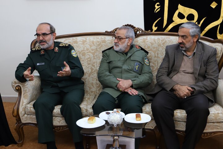 تصاویر/ دیدار سردار وحیدی با خانواده شهید سپهبد حاج حسین سلامی