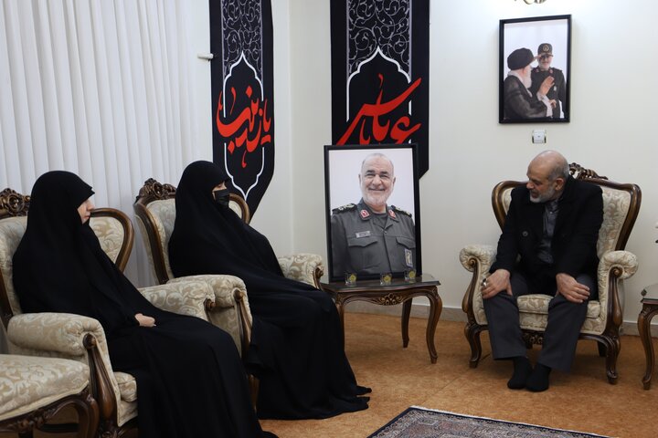 تصاویر/ دیدار سردار وحیدی با خانواده شهید سپهبد حاج حسین سلامی