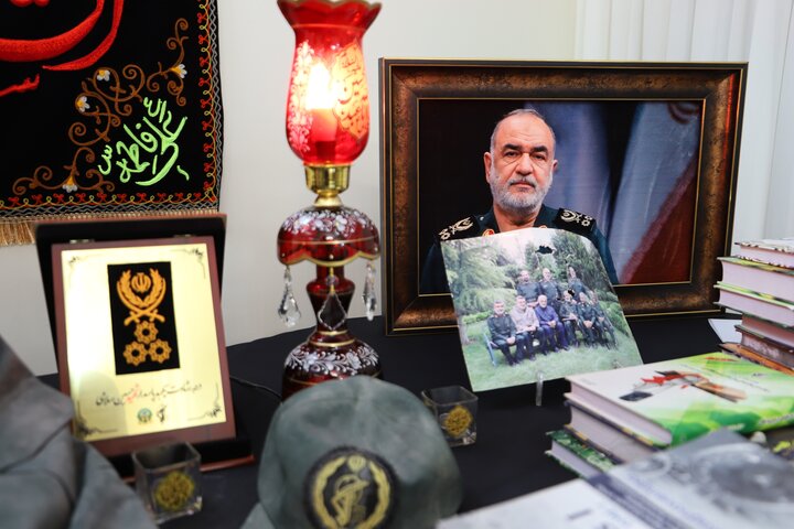 تصاویر/ دیدار سردار وحیدی با خانواده شهید سپهبد حاج حسین سلامی