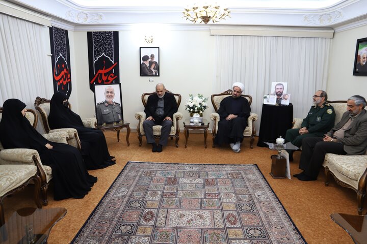 تصاویر/ دیدار سردار وحیدی با خانواده شهید سپهبد حاج حسین سلامی