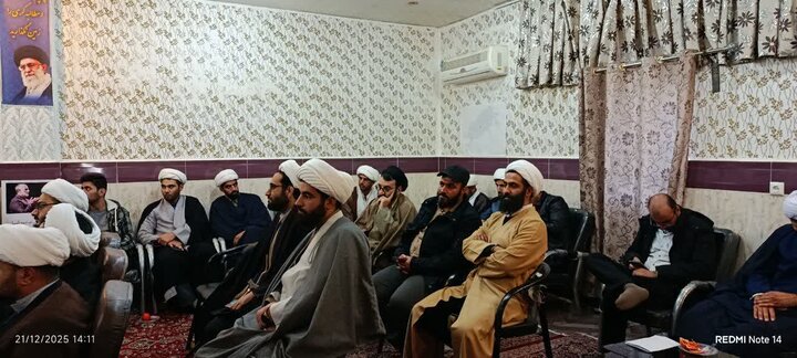 تصاویر/نشست فصلی ائمه جماعات و اعضای قرارگاه راهبری مساجد دلفان