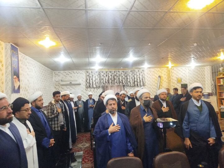 تصاویر/نشست فصلی ائمه جماعات و اعضای قرارگاه راهبری مساجد دلفان