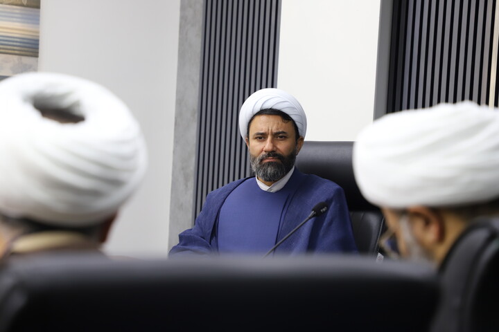 تصاویر/ نشست بررسی فرصت‌های تعامل بین‌المللی در اقلیم کردستان در نشست روحانیون شاخص کردستان با معاون بین الملل حوزه‌های علمیه