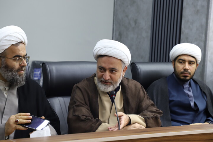 تصاویر/ نشست بررسی فرصت‌های تعامل بین‌المللی در اقلیم کردستان در نشست روحانیون شاخص کردستان با معاون بین الملل حوزه‌های علمیه