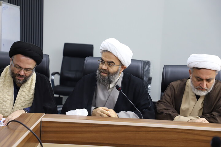 تصاویر/ نشست بررسی فرصت‌های تعامل بین‌المللی در اقلیم کردستان در نشست روحانیون شاخص کردستان با معاون بین الملل حوزه‌های علمیه