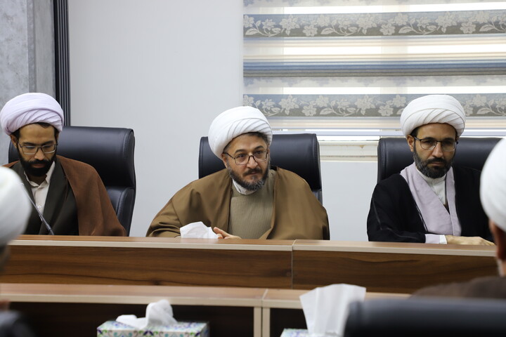 تصاویر/ نشست بررسی فرصت‌های تعامل بین‌المللی در اقلیم کردستان در نشست روحانیون شاخص کردستان با معاون بین الملل حوزه‌های علمیه