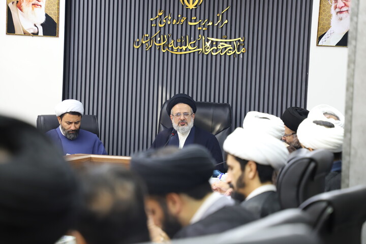 تصاویر/ نشست بررسی فرصت‌های تعامل بین‌المللی در اقلیم کردستان در نشست روحانیون شاخص کردستان با معاون بین الملل حوزه‌های علمیه