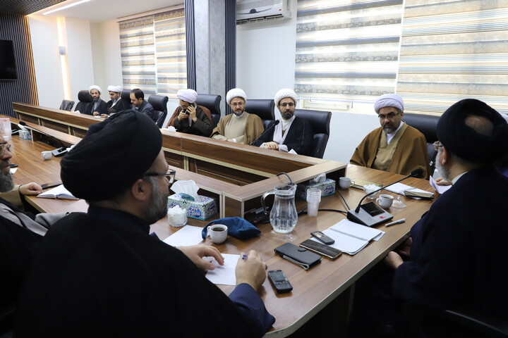 تصاویر/ نشست بررسی فرصت‌های تعامل بین‌المللی در اقلیم کردستان در نشست روحانیون شاخص کردستان با معاون بین الملل حوزه‌های علمیه