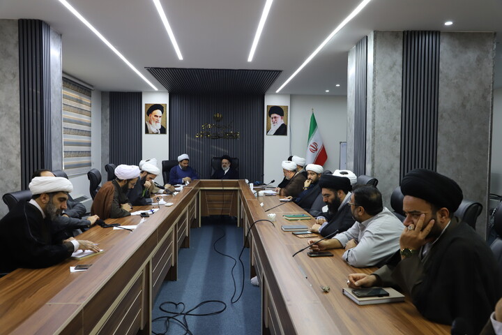 تصاویر/ نشست بررسی فرصت‌های تعامل بین‌المللی در اقلیم کردستان در نشست روحانیون شاخص کردستان با معاون بین الملل حوزه‌های علمیه