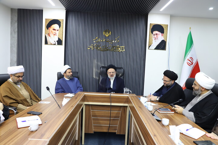 تصاویر/ نشست بررسی فرصت‌های تعامل بین‌المللی در اقلیم کردستان در نشست روحانیون شاخص کردستان با معاون بین الملل حوزه‌های علمیه
